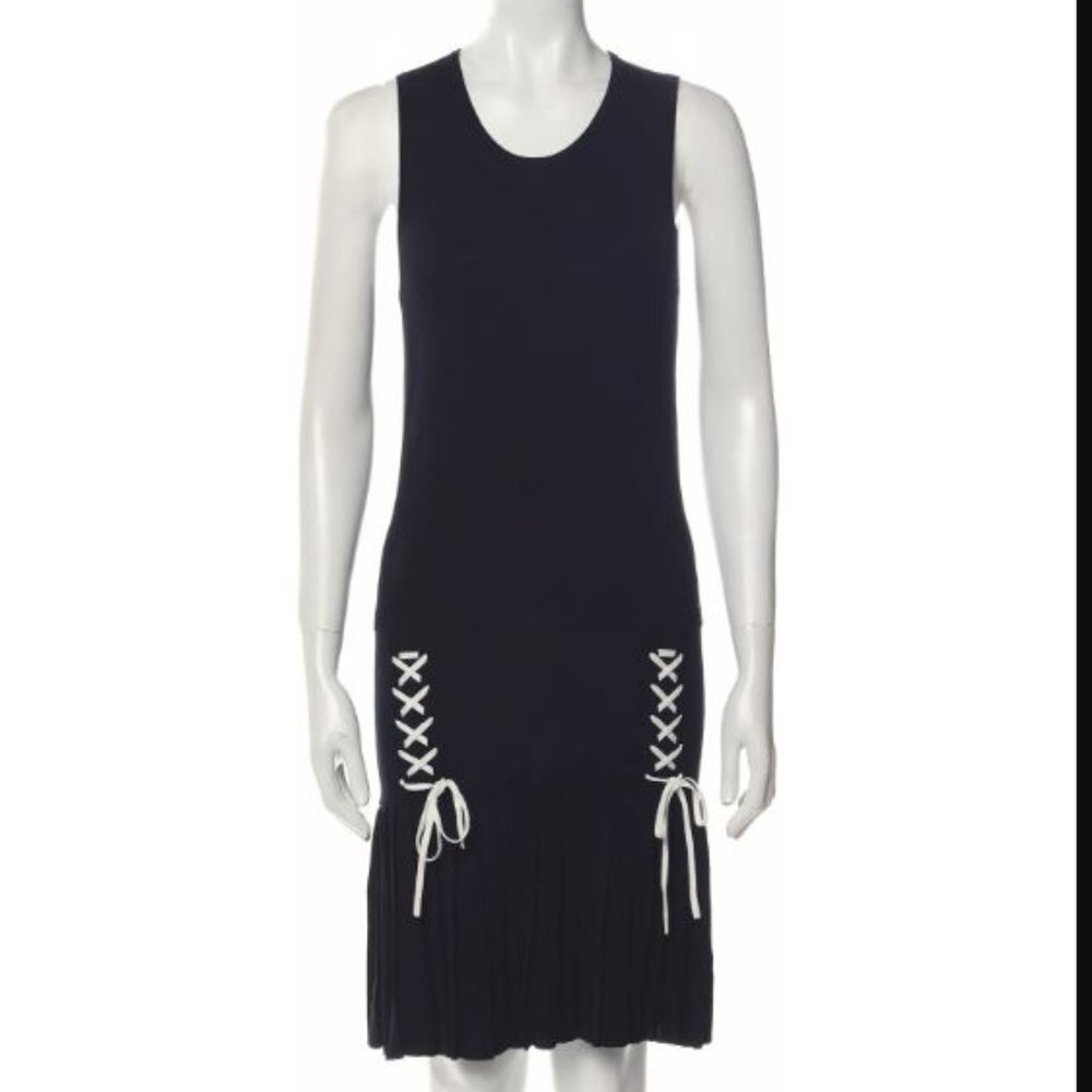 Show Stopping Parker Scoop Neck Knee-Length Dress